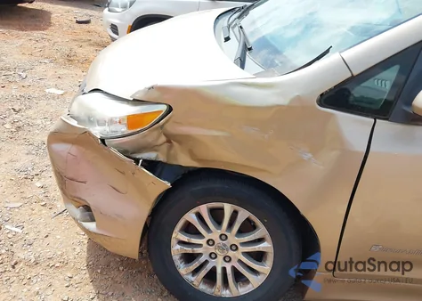 2012 Toyota Sienna z USA, uszkodzony, nr VIN 5TDYK3DC0CS209033